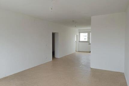Großzügige 4-Zimmer Wohnung mit Aufzug, Balkon und 2 Stellplätzen - Wolfsburg Detmerode
