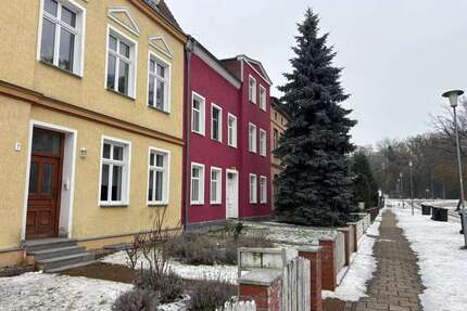 Haus zum Kaufen in Friedland 229.000,00 € 234 m²