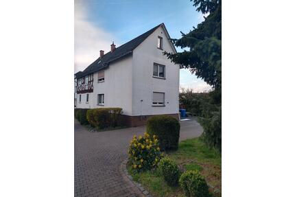 Wohnhaus mit Nebengebäuden + optional Baugrundstück - Ehringshausen