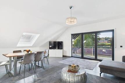 Hochwertige Wohnung mit 4 Zimmer, Loggia, Stellplatz in Kirkel-Neuhäusel