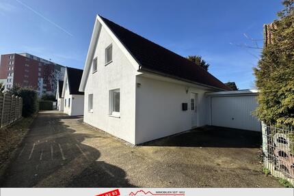 Einfamilienhaus in ruhiger, zentraler Lage mit Garten und Garage - Nienburg (Weser)