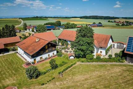 - RESERVIERT- Alleinlage-Traum statt Stadt-Enge: Autarker Dreiseithof mit Saunahaus & eigenem Teich! - Landau an der Isar Attenhausen