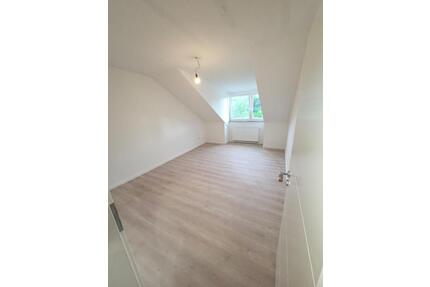 Schöne Dachgeschosswohnung in ruhiger Lage von Friemersheim zu vermieten - Duisburg Rheinhausen
