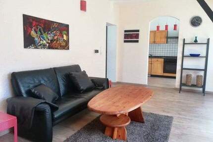 Krefeld-Cracau, Florastraße 53 - Tolle, voll möblierte 2-Zimmer-Nichtraucher-DG-Wohnung für max. 2 Personen ab Juni !!