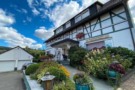 Wohnhaus mit Ferienwohnungen und Gästezimern - Diemelsee