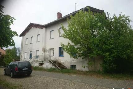 Zu Verkaufen ein Haus (380 m²) zur Renovierung, dazu eine Halle - Klötze