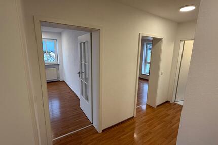 Helle, moderne 3-Zimmer-Wohnung mit Balkon, Einbauküche & Garage - Amberg