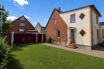 Haus zum Kaufen in Sachsen-Anhalt - Burg 125.000,00 € 131 m²