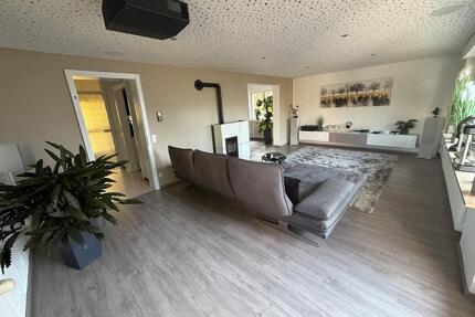 Freistehendes Einfamilienhaus mit 6 Zimmer, 2 Garagen, PV & Solar - Rudersberg