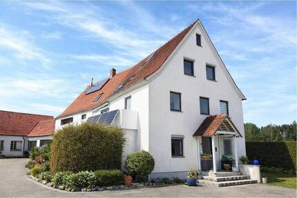 Wohnen mit Freiraum: Großzügige Wohnung über 2 Etagen im OG und DG mit Balkon & vielen Möglichkeiten - Fischach