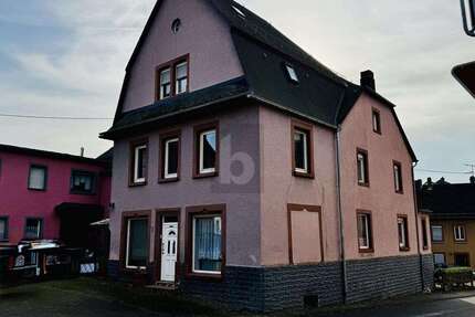 Haus zum Kaufen in Bausendorf 81.200,00 € 151 m²