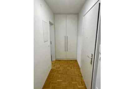 Möblierte 1-Zimmer-Wohnung mit Balkon - München