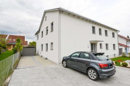 Großzügie, lichtdurchflutete EG Wohnung in Dreifamilienhaus - Ingolstadt Südost