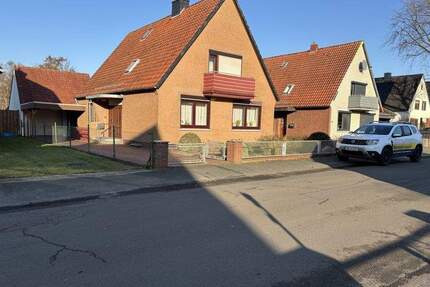 Preisreduktion! Gepflegtes Zweifamilienhaus mit großem Garten und Garage - Bremen / Rekum