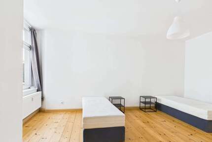 Wohnung zum Mieten in Berlin 360,00 € 93 m²