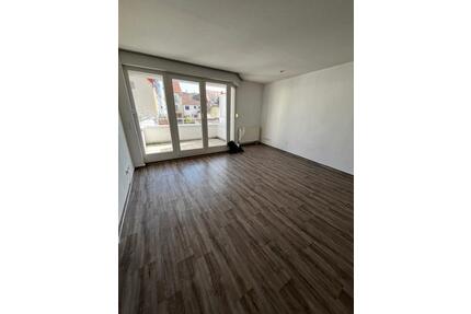 Helle, freundliche Wohnung mit Balkon zu vermieten! - Querfurt