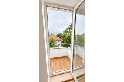 Erstbezug nach umfassender Kernsanierung: helle 3-Zimmer-Wohnung mit zwei Balkonen in Berlin-Reinickendorf