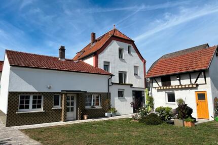 Einfamilienhaus mit separaten Einheiten, Hof, Garten und Carport - Rodgau