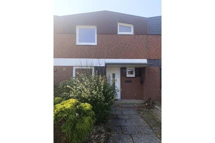 renoviertes Reihenmittelhaus mit neuen Fenstern und Garten - Syke