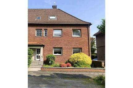 RE - HILLERHEIDE: FAMILIEN AUFGEPASST! WOHNEN AUF CA. 225 m² DHH 8- ZIMMER GARTEN 2 - GARAGEN - Recklinghausen