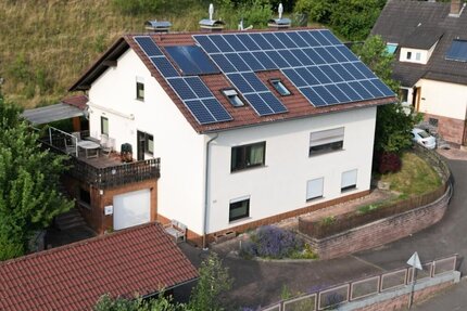 Kirchheim-OT, Wohnhaus mit ELW - 379.000,00&nbsp;EUR Kaufpreis, ca.&nbsp; 205,00&nbsp;m&sup2;&nbsp;Wohnfl&auml;che in Kirchheim (PLZ: 36275) Frielingen