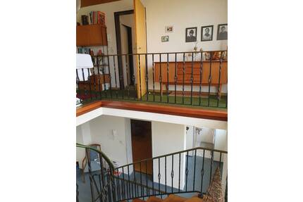 Frühjahrsangebot. Einfamilien-Wohnhaus mit Einliegerwohnung u. Garagengebäude mit Carport von Detmold