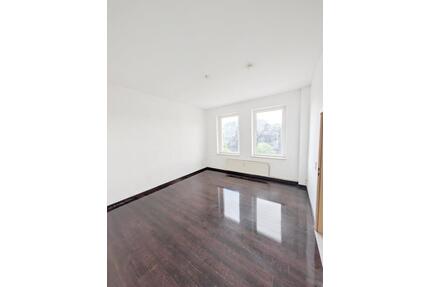 Große helle Wohnung in super Lage, Blick auf den Platz des Friedens, Pritzwalk, nahe Zentrum