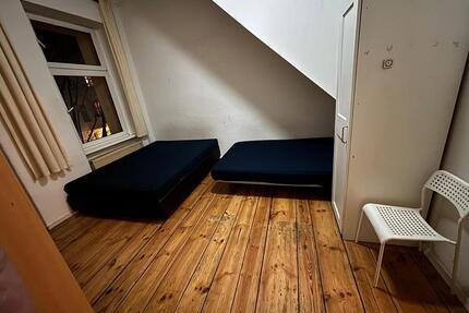 Room for 2 people - 430,00&nbsp;EUR Kaltmiete, ca.&nbsp; 12,00&nbsp;m&sup2; in Berlin (PLZ: 10551) Mitte
