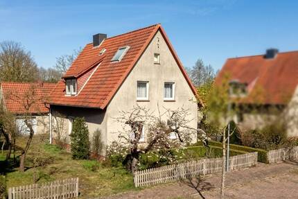 Eldingen - Einfamilienhaus im Dornröschenschlaf - mit großem Garten und Obstbäumen neu entdecken!