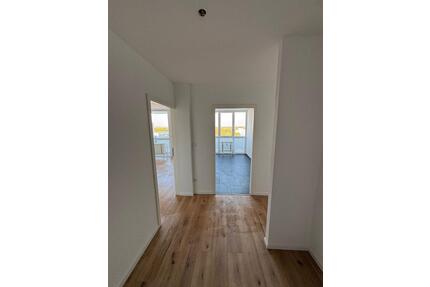 ERSTBEZUG NACH SANIERUNG - WUNDERSCHÖNE 2-ZIMMER-WOHNUNG + BALKON - Dormagen Hackenbroich