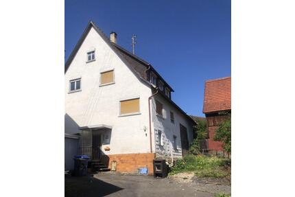 Altes Bauernhaus mit Scheune und sonnigem Garten in HCH-Boll - Hechingen