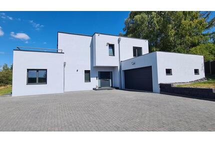 Exklusives energieeffizientes Villenanwesen im Bauhausstil - Neunkirchen