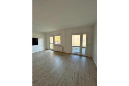 KOMFORTABLES WOHNEN IM GRÜNEN - 2 Zimmerwohnung mit privatem Balkon, Ankleidezimmer, modernem Bad & EBK - Chemnitz Klaffenbach