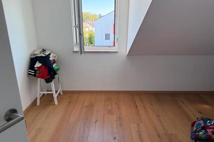 Teilmöblierte Wohnung mit großer Dachtetasse - Moosinning