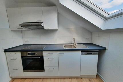 Modernisierte 2 Zimmer+EBK, DG, in Seeheim-Jugenheim
