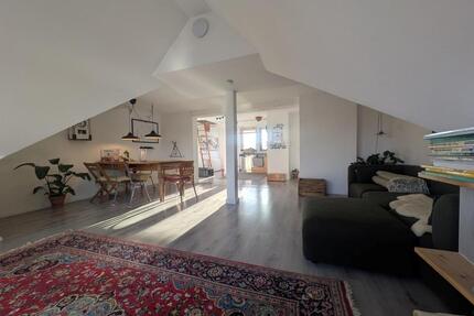 Lichtdurchflutete Dachgeschoss-Maisonettewohnung mit besonderem Wohncharakter in Bochum