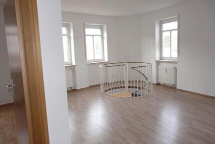 2-Zimmer Wohnung in Hochparterre mit Hobbykeller in ruhiger aber zentrumsnaher Lage ab 01.06.2026 - Crimmitschau