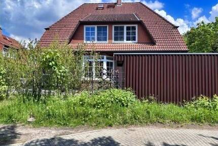 Mit Wärmepumpe - Gepflegte Doppelhaushälfte mit 4+ Zimmern, Vollkeller und Carport - Bernau Schönow