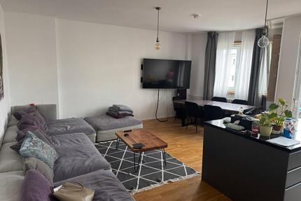 Eine Wohnung verkauft in bayrischer 6-Zimmer-Wohnung mit 140m² - Berlin Tempelhof-Schöneberg
