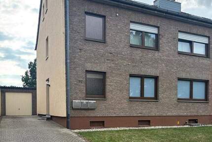ZUM VERKAUF: Mehrparteienhaus mit 3 Mieteinheiten, Garten und Garage - Bedburg Grottenherten