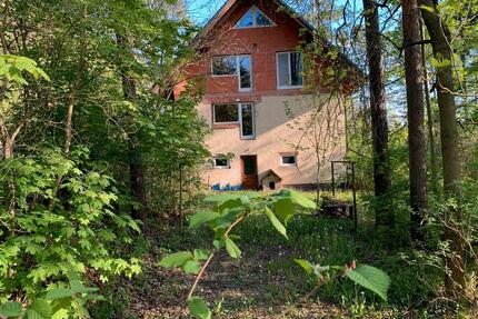 Wohnhaus, Waldgrundstück mit Nebengebäuden, ehem. Gaststätte - Plaue