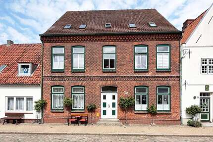 Haus zum Kaufen in Friedrichstadt 640.000,00 € 271.77 m²