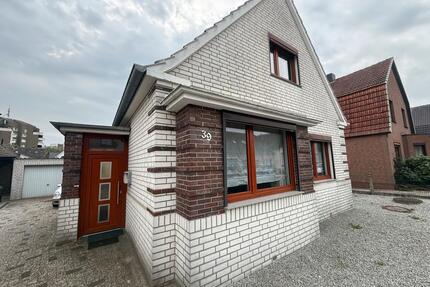 Freistehendes Einfamilienhaus - 1.200,00&nbsp;EUR Kaltmiete, ca.&nbsp; 117,00&nbsp;m&sup2; in Delmenhorst (PLZ: 27749)
