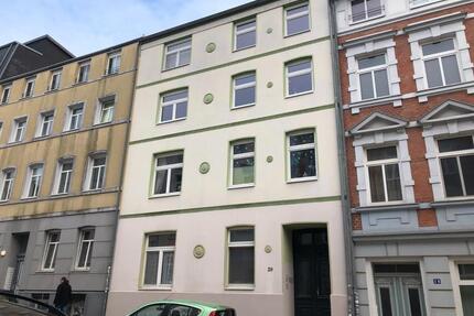 Frisch renovierte 2 Zi. WE mit Balkon, Blick auf die Paulskirche - Schwerin Altstadt