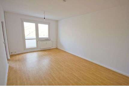 Wohnung zum Mieten in Halle (Saale) 197,00 € 33.9 m²