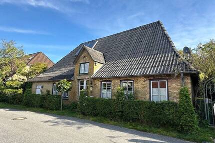 NEUER PREIS ! Charaktervolles Anwesen mit teilweiser Sanierung und Gestaltungsspielraum - Schwabstedt