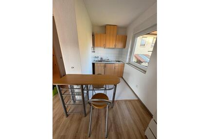 Möbliertes 1-Zimmer-Studio mit großem Sonnenbalkon und Tiefgarage - Pforzheim Nordstadt