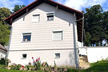 Attraktives Einfamilienhaus in Eggenfelden - Modernisiert, gepflegt & in ruhiger Hanglage