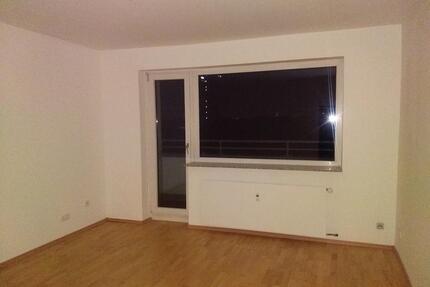 Helle 3-Zimmer Wohnung im 8. OG mit Balkon in Köln