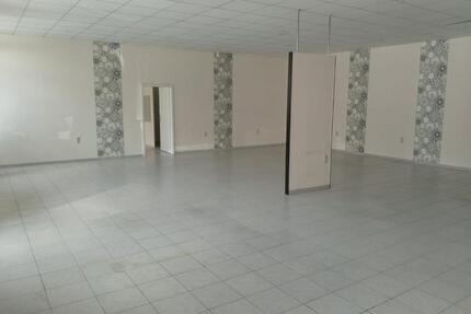 Laden-Büro- oder Gewerbefläche, im EG mit Schaufenster zu vermieten - Neubrandenburg Carlshöhe